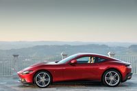 全長×全幅×全高は4656×1974×1301mm。コンポーネントの実に70％が完全な新設計だという。メーカーによると、250km/h時に発生するダウンフォース量は「ポルトフィーノ」よりも95kg増加している。