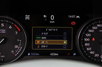 ドライブモードは全4種類で、スロットルやシフト、4WDシステム、可変ダンパーの制御が切り替わる。都会派のプレミアムSUVでありながら、「オフロード」モードがあるところが頼もしい。