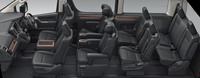 4列シートの「グランエースG」もラインナップ。最大8人乗車できる。