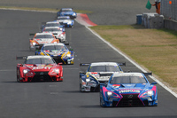 レースは予選から決勝まで、レクサス勢が強さを見せつける展開となった。写真は、決勝レースでのひとこま。