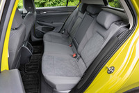 リアシートには6：4分割の可倒機構が備わっている。