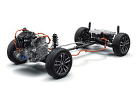 「ヴェゼル」は1.5リッターエンジンがベースの「e：HEV」を搭載。基本的にシリーズ式ハイブリッドで、エンジンが駆動に参加するのは高速走行時などの限られた場面のみ。