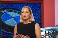 新型1シリーズの発表会で、車両紹介を行ったBMWジャパンのミカエラ・キニガーBMWブランドマネジメント本部長。