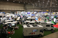 ジャパンキャンピングカーショーが今年も幕張メッセで開催された。