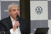 オンライン発表会で2021年の新型車導入計画などを説明したフォルクスワーゲン グループ ジャパンのティル・シェア代表取締役社長。