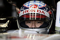 7番グリッドと上位を狙える位置を得た佐藤琢磨。フォーメーションラップの最後に、何と誤ってエンジンストップのボタンを押してしまい、レースを台無しにしてしまった。周回遅れでレースには参加し、16位完走。唯一のノーポイントドライバーという汚名を晴らすよう次戦に期待したい。（写真＝本田技研工業）