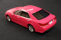 
	後ろ姿も実車さながら、インテリアもリアルに再現されています。
	