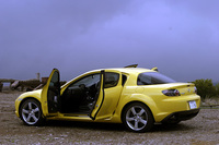 【スペック】
    RX-8 TypeS(6MT)：全長×全幅×全高＝4435×1770×1340mm/ホイールベース＝2700mm/車重＝1310kg/駆動方式＝FR/水冷式直列654cc×2ローター（250ps/8500rpm、22.0kgm/5500rpm）/車両本体価格＝275.0 万円
    
    