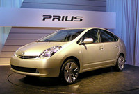 これが次期型プリウス。年内には日米で発売されるという。値段は「なるべく変えないようにします」とか。