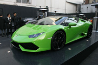 「ミュゼオ・ウラカン」は青山通り沿い、スパイラルホールの隣で開催される。会場には「ウラカンLP580-2」のほか「ウラカンLP610-4スパイダー」など計4台が展示される。