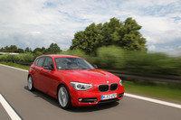 「スポーツライン」と「Mスポーツパッケージ」は別のモノ。BMWジャパンによると、「Mスポーツパッケージ」の日本導入予定はないとのことだが、Mスポーツサスペンションはオプション設定する予定だ。

