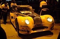 ポルシェ911GT3が多勢のGTクラスにあって“変り種”なモーガン・エアロ8。予選タイムは、50台中46位の4分16秒847だった。 