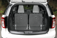 荷室容量は7名乗車時で595リッター、シートを倒すことで最大2285リッターに拡大できる。「リミテッド」には、パワーリフトゲートも標準装備。
（写真をクリックすると、3列目シートが畳まれる様子と、2列目3列目を畳んだ状態が見られます）
