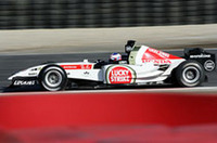 初勝利を目指して――BARホンダの05年マシン「007」発表の画像