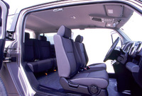 エレメントのシートは、本格的な防水仕様。表面から、「撥水コーティング」「ベースファブリック」「ラテックス」「接着層」「ポリエステルポリウレタンフィルム」と、層が重ねられる。