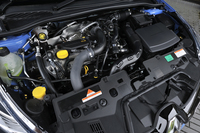 新開発の1.2リッター直4ターボエンジン。わずか2000rpmで19.4kgmの最大トルクを発生する。
    