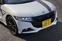 エクステリアでは、スポイラーやバンパーといったエアロパーツに加え、デカールやステッカーなども用意されている。