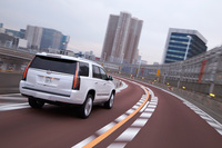 「エスカレード」には磁性流体を用いた可変ダンパー「マグネティックライド」が標準装備されている。