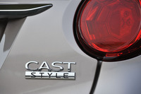 
	3種類用意される「キャスト」バリエーションのうち、「スタイル」は“都会的な上質感”が持ち味。試乗車はFFの自然吸気エンジン搭載車で、車両価格は128万5200円。
	