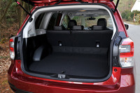 ラゲッジルームの容量は、後席を起こした状態で505リッター（電動テールゲート装着車は488リッター）となっている。
