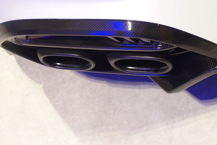 アストンマーティン・ヴァンキッシュ（リアパイプフィニッシャー）