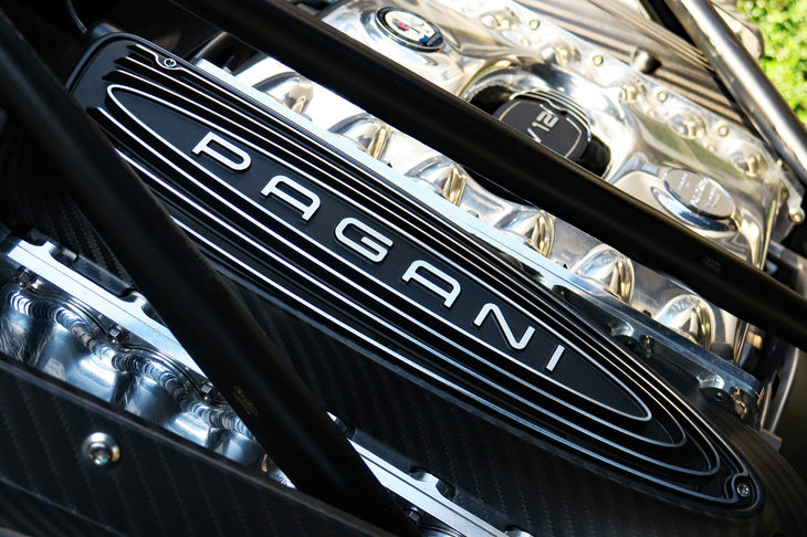 パガーニ・ウアイラ ロードスターBC（メルセデスAMG製6リッターV12ツインターボエンジン）