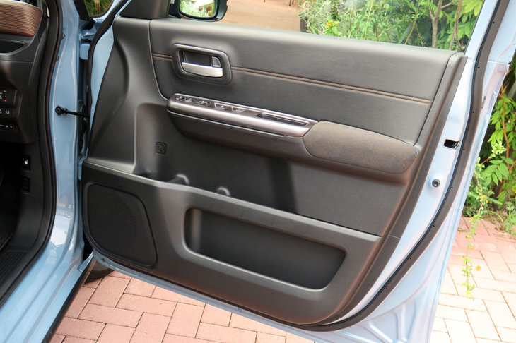 ホンダ・フリード ハイブリッド クロスター（4WD）（ドアインナーパネル）