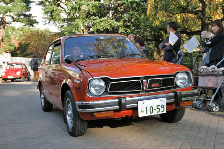 「ホンダ・シビック1200RS」。ホンダで初めてRS（ロード・セーリング）を名乗った、初代シビックの高性能グレード。