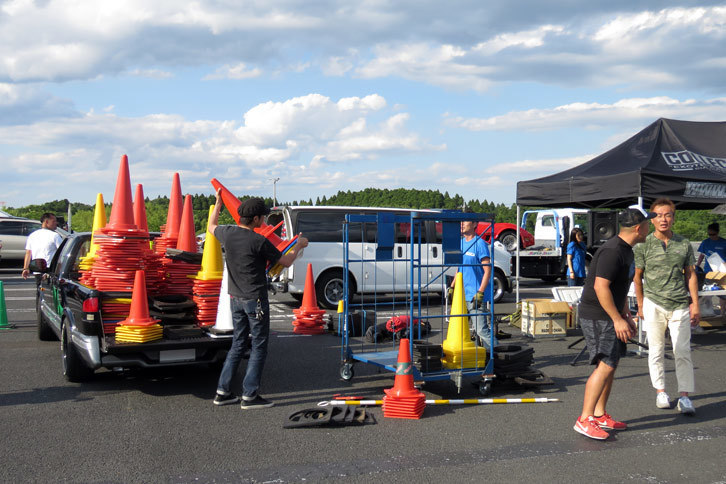 イベントが終わったら運営とエントラントが一緒になってお片づけ。皆さん、今回もありがとうございます。