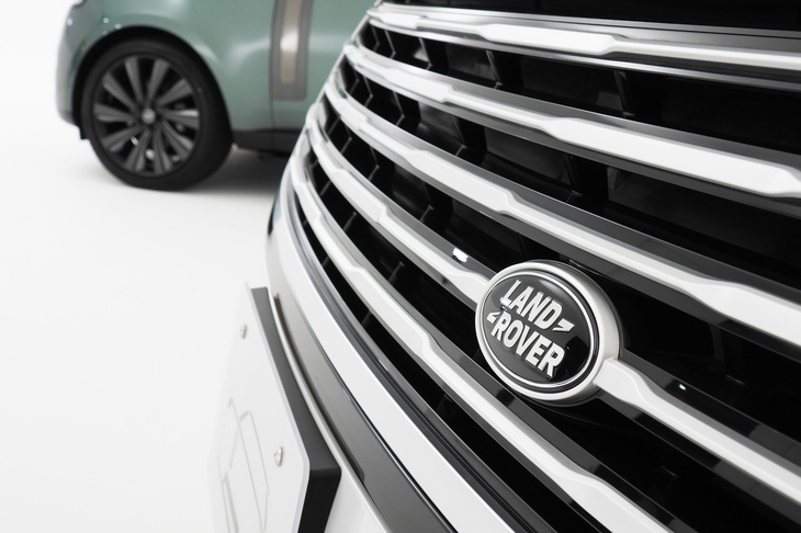 レンジローバーSVビスポーク1858エディション（「LAND ROVER」バッジ）