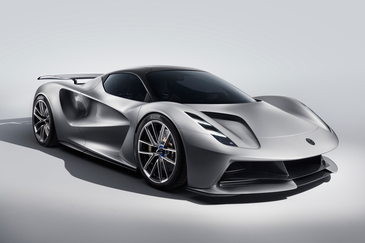 ロータス初のハイパーカーである「エヴァイヤ」。4基のモーターを搭載した電気自動車である。