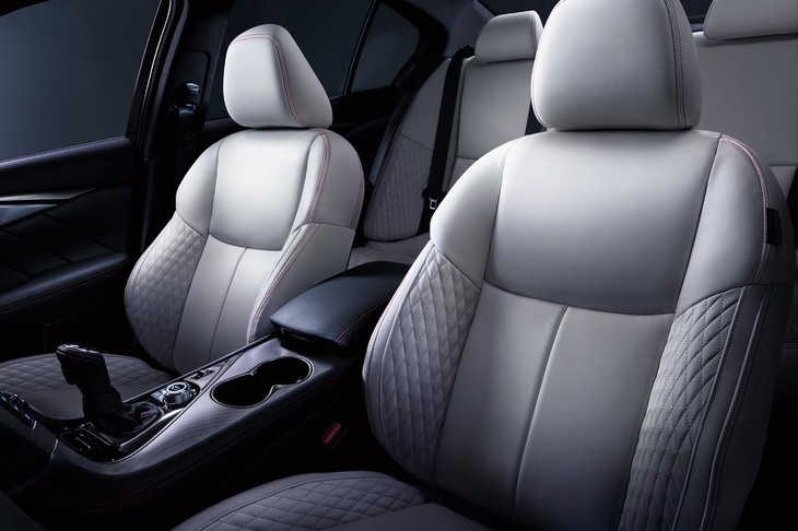 「ホワイト」内装のイメージ。このインテリアカラーも「400R」専用となる。