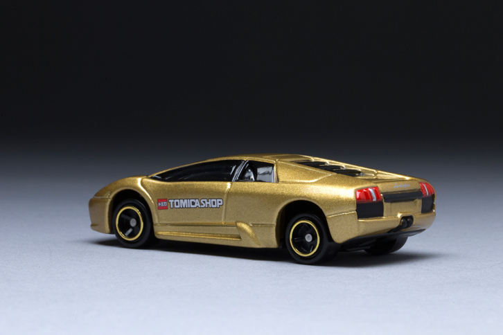 今回の「ランボルギーニ・ムルシエラゴ」は、トミカの中でも「トミカショップ」と呼ばれる専門店や、公式通販サイトでしか取り扱われていない「トミカショップオリジナル」の製品である。
