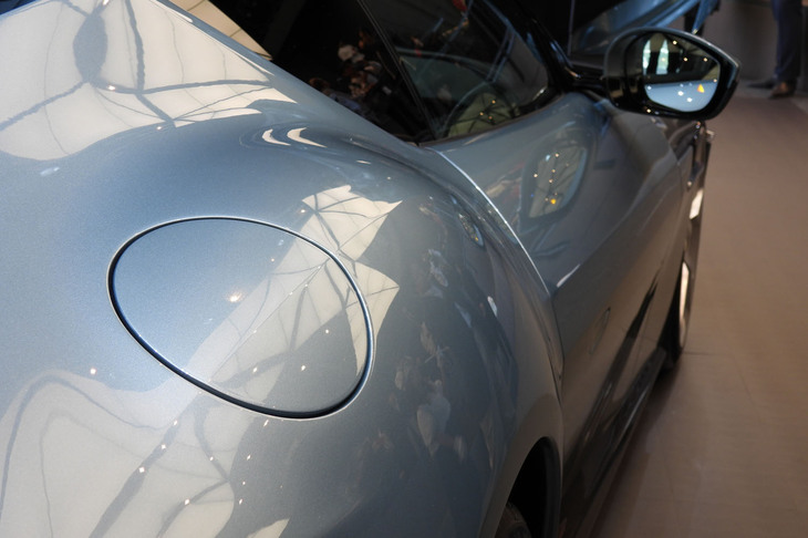 フェラーリ12チリンドリ（給油口／リアフェンダー周辺部）