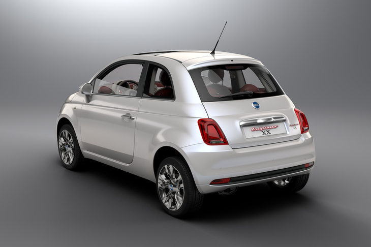 現行「500ハイブリッド」をもとに、源流である2004年のコンセプトカー「トレピゥーノ」のイメージを投影したものだ。（写真：ステランティス）