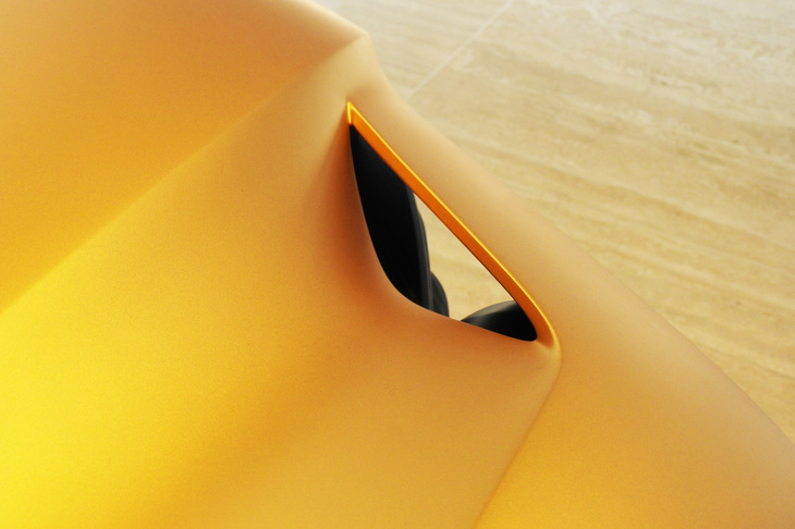 アストンマーティン・ヴァリアント（ボンネット）