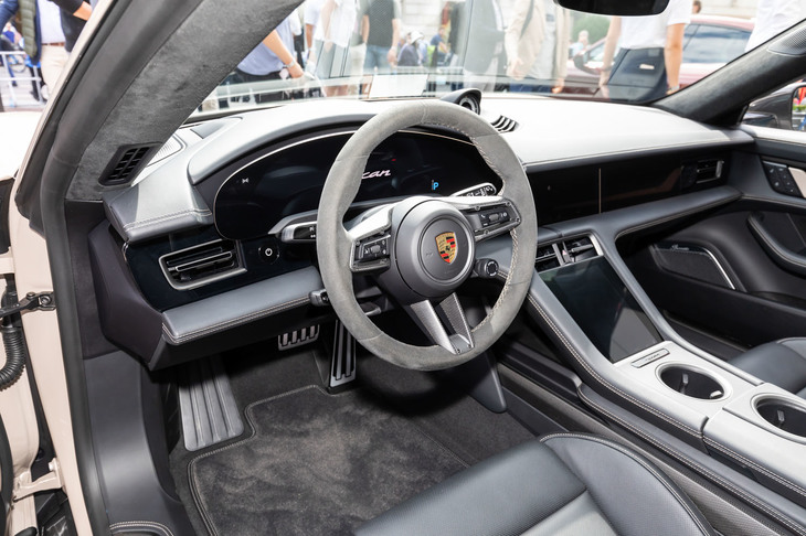 ポルシェ・タイカン ターボSクロスツーリスモ（インテリア）