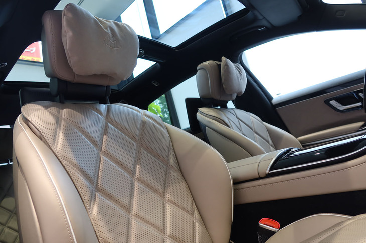 メルセデス・マイバッハS680エディションノーザンライツ（フロントシート）