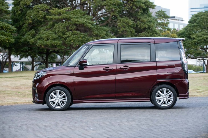 ボディーの全長は先代モデルよりも80mm（「バンディット」は70mm）拡大。動きのあるプレスラインなどによって伸びやかなイメージを演出している。