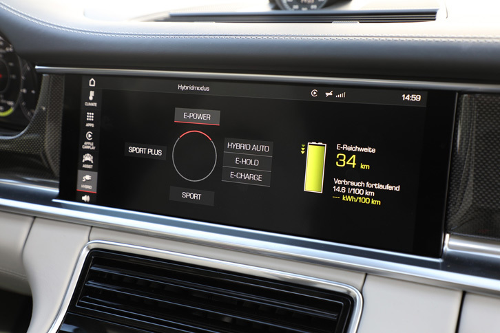 走行モードには、電気のみで走る「Eパワー」、効率優先でパワートレインを制御する「ハイブリッドオート」、バッテリー残量を維持して走る「Eホールド」、エンジンでバッテリーを充電しながら走る「Eチャージ」、エンジンを持続的に稼働させ、動力性能優先のパワートレイン制御を行う「スポーツ」「スポーツプラス」が用意されている。