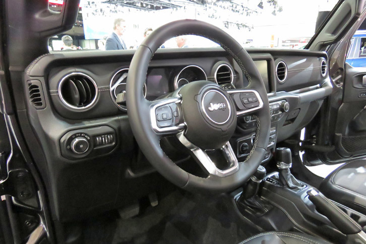 ジープ・ラングラー アンリミテッド サハラ（インテリア）