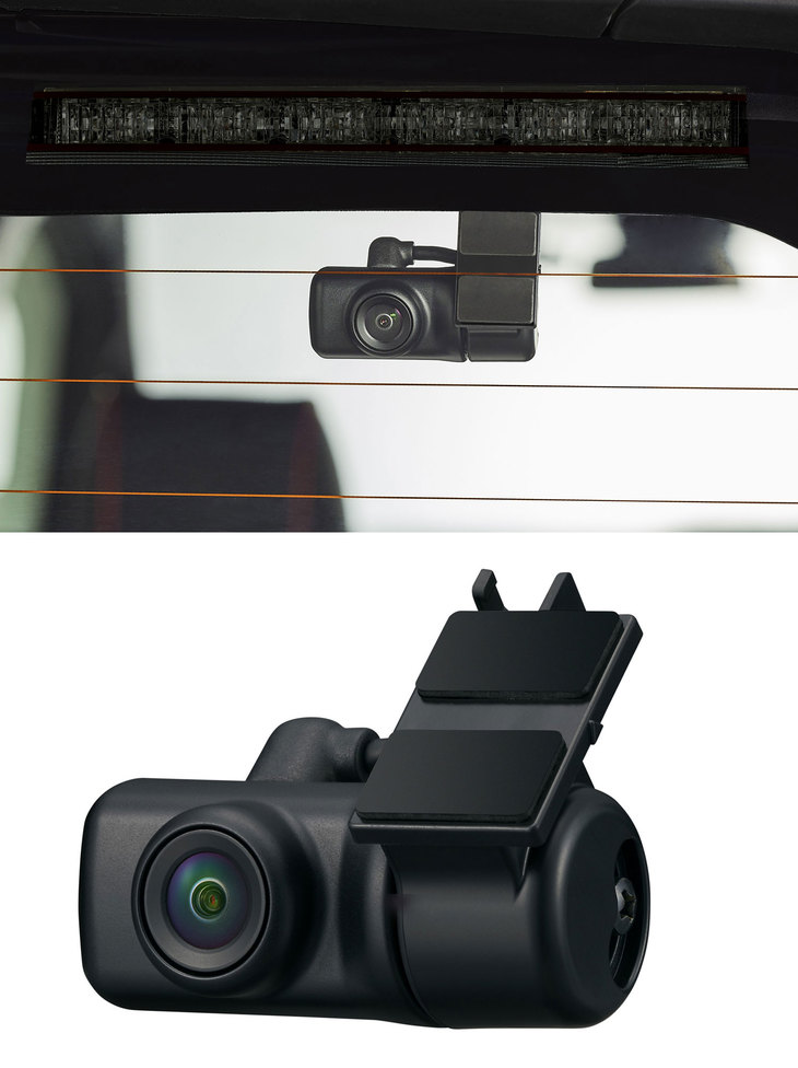 逆光やトンネルの出入り口といった明暗差が激しい場所での白飛びや黒つぶれを抑えるHDR機能も前後カメラに採用。