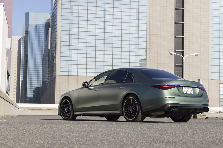 今回の試乗車のボディーカラーは「MANUFAKTURエクスクルーシブ」で選べる「アイルランドミッドグリーンマグノ」だ。