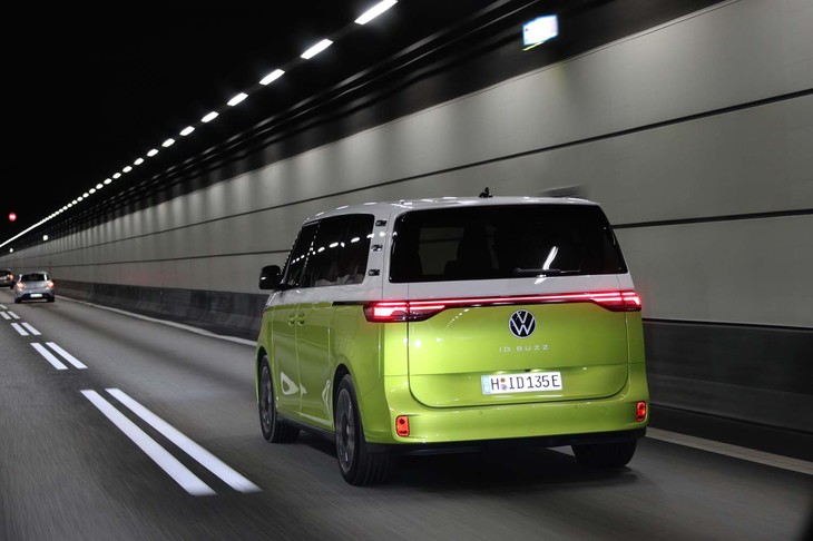 最高速は145km/hに制限されている。0-100km/h加速のタイムは10.2秒。