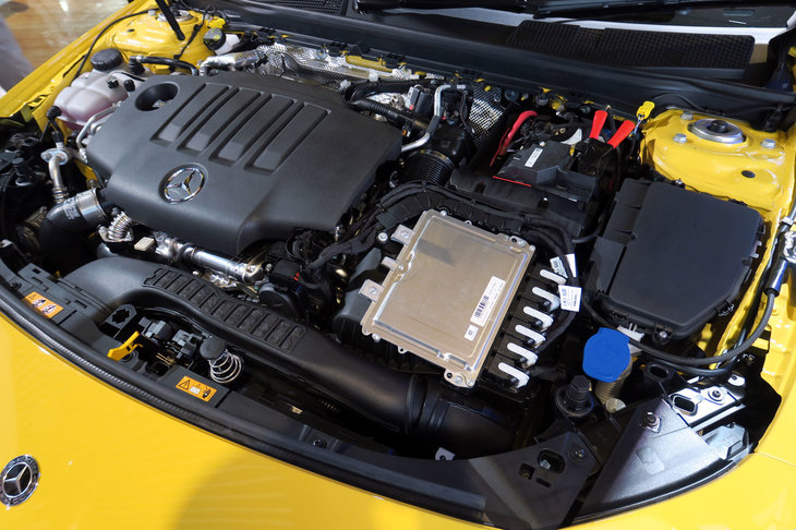 メルセデス・ベンツCLA200dシューティングブレーク（エンジン）