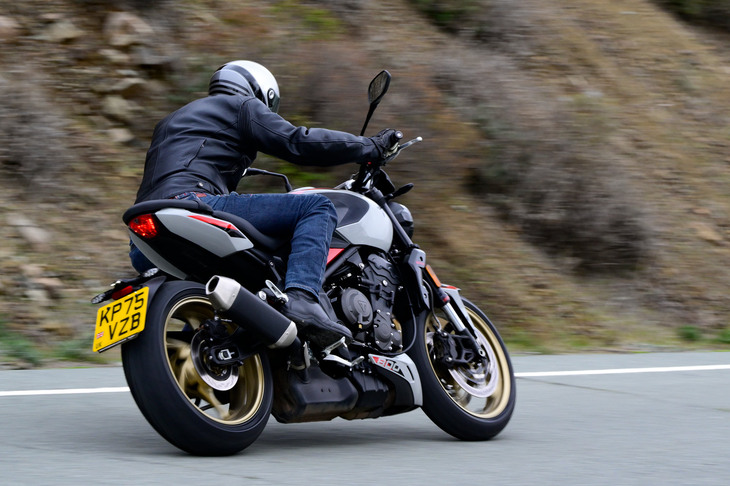 「トライデント800」の価格は124万9000円から。「トライデント660」との差額は20万円だ。