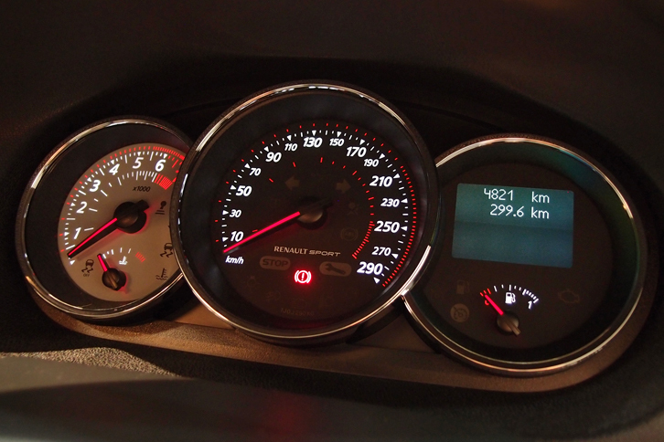 メガーヌR.S. 273ファイナルエディション（メーターパネル）