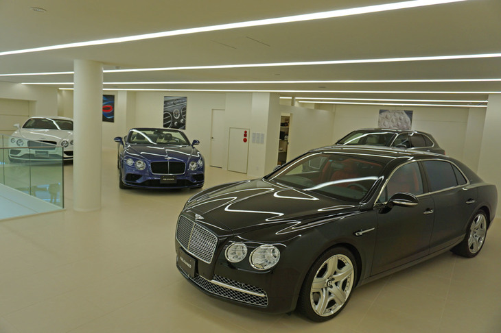 2階は認定中古車の展示スペースとなる。最大4台が展示可能。