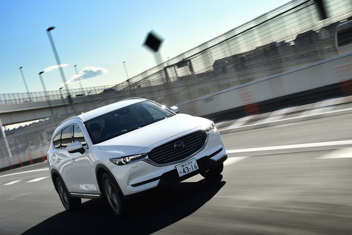 今回は、高速道路を中心に約290kmの道のりを走行。燃費は満タン法で12.7km/リッター、車載の燃費計で11.9km/リッターを記録した。