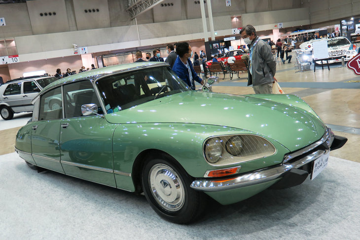 レンタカーに供される「シトロエンDS23」。